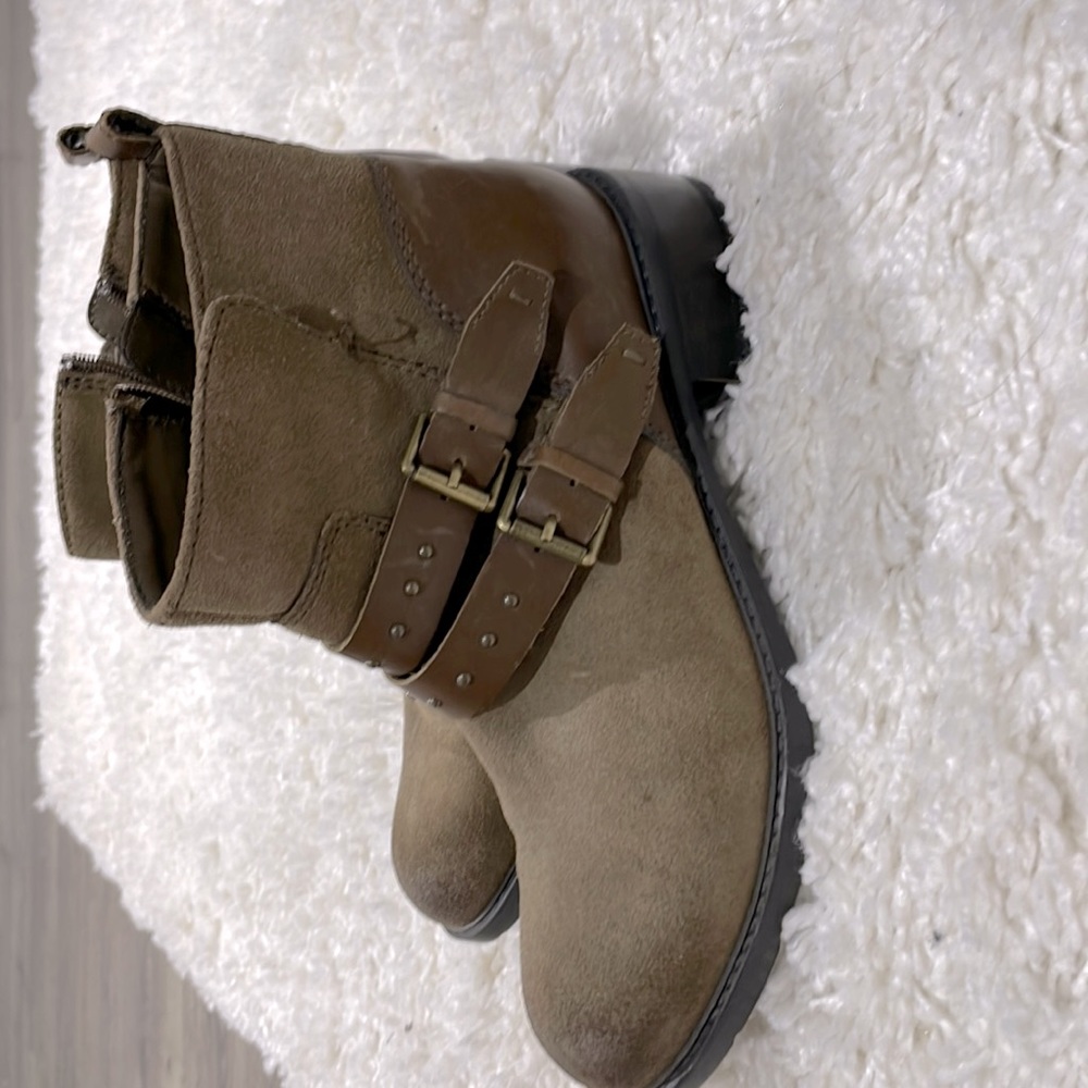 Clarks size 8 womens booties. New / never worn